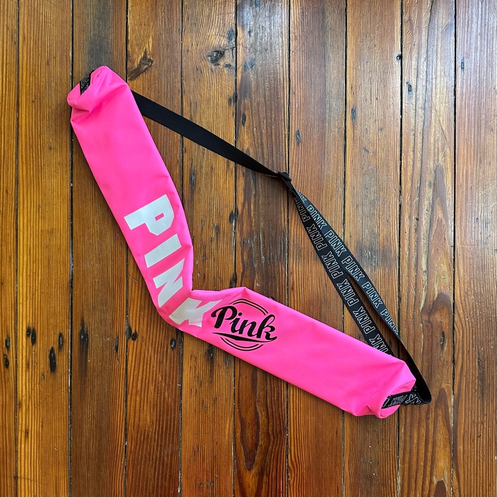 NWOT Victoria's Secret PINK limited edition insulated 6-pack can cooler bag